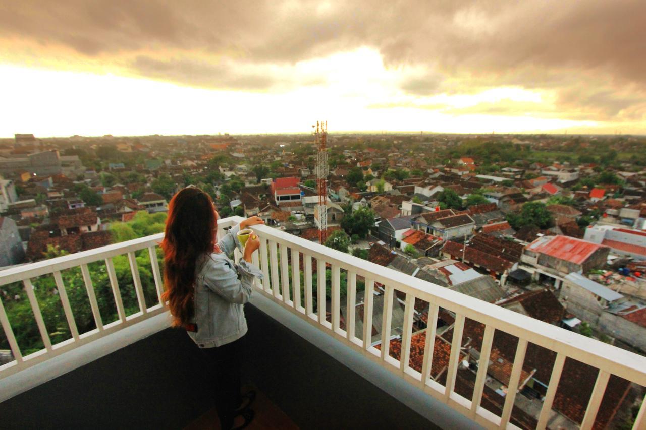 Uniq Hotel Yogyakarta Exterior photo